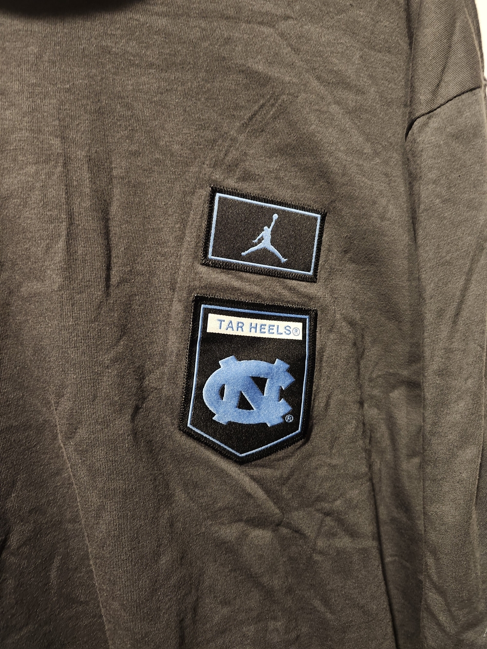 Jordan Men’s Long Sleeve Hooded Tar Heels Tee - Picture 2 of 8